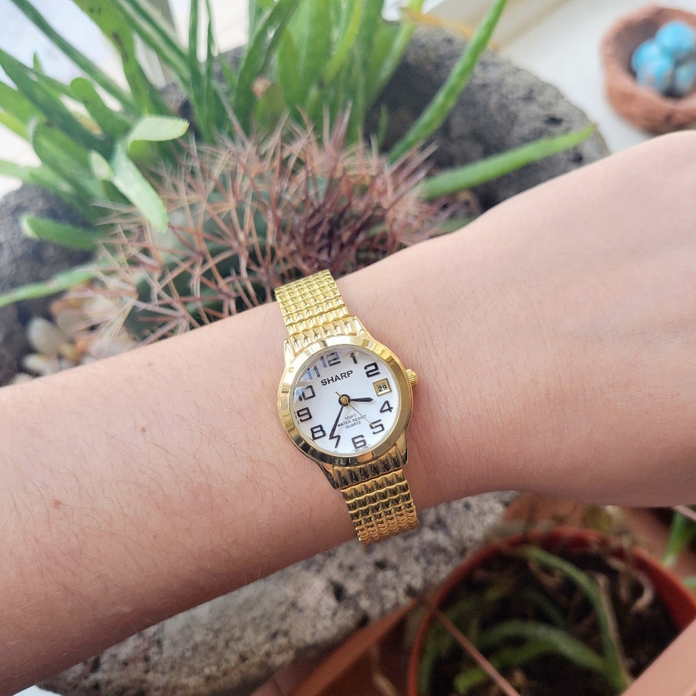 Sharp Gold Calendar Round Stretch Watch - Picture 6 of 10